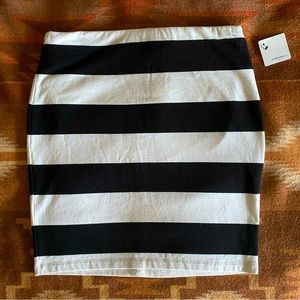 Halogen NWT Mini Pencil Skirt